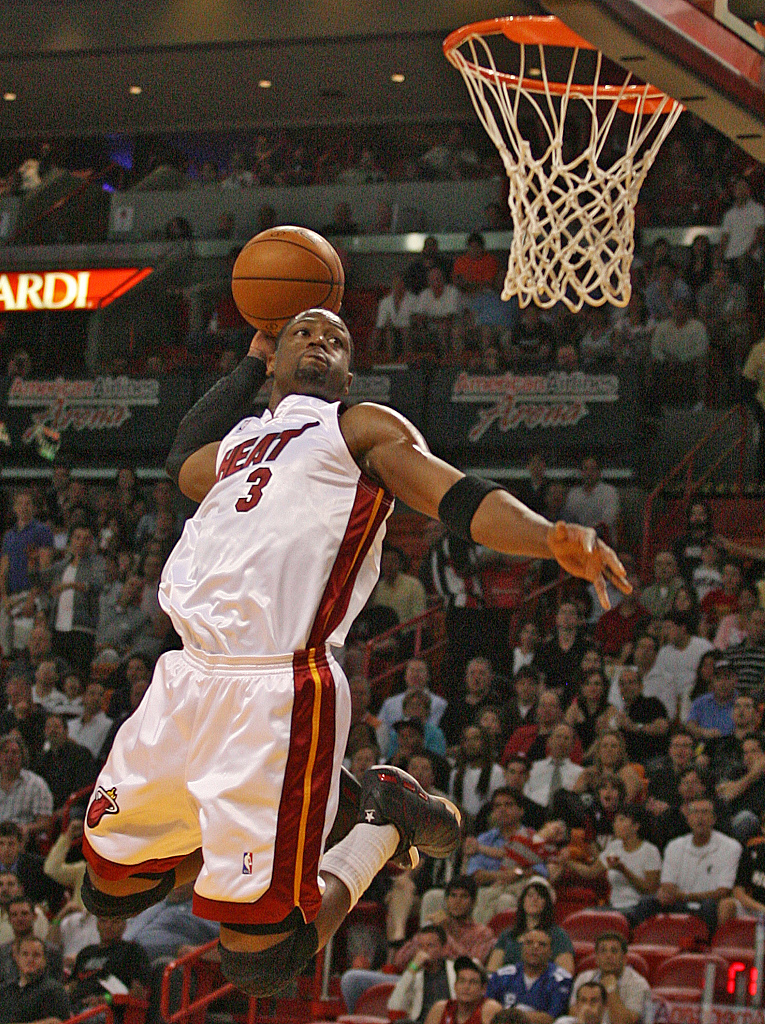 开云官网-韦德：我生涯第二赛季应该拿进步最快球员奖 当时场均分提高了8分